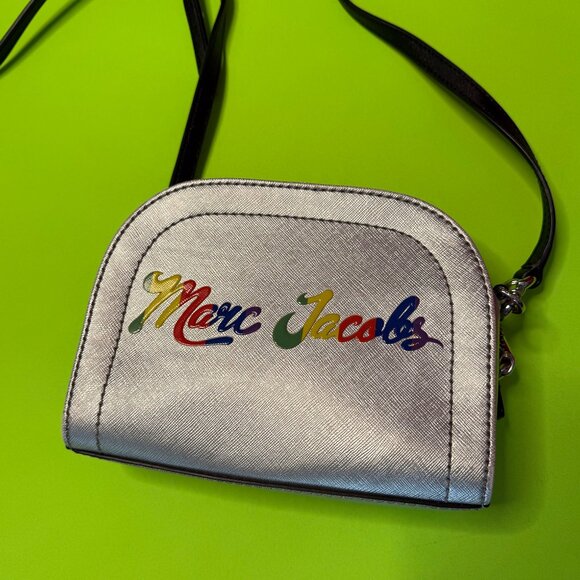 ✨ Marc Jacobs Silver Rainbow Unique Logo Crossbody Bag ✨ - Picture 1 of 12